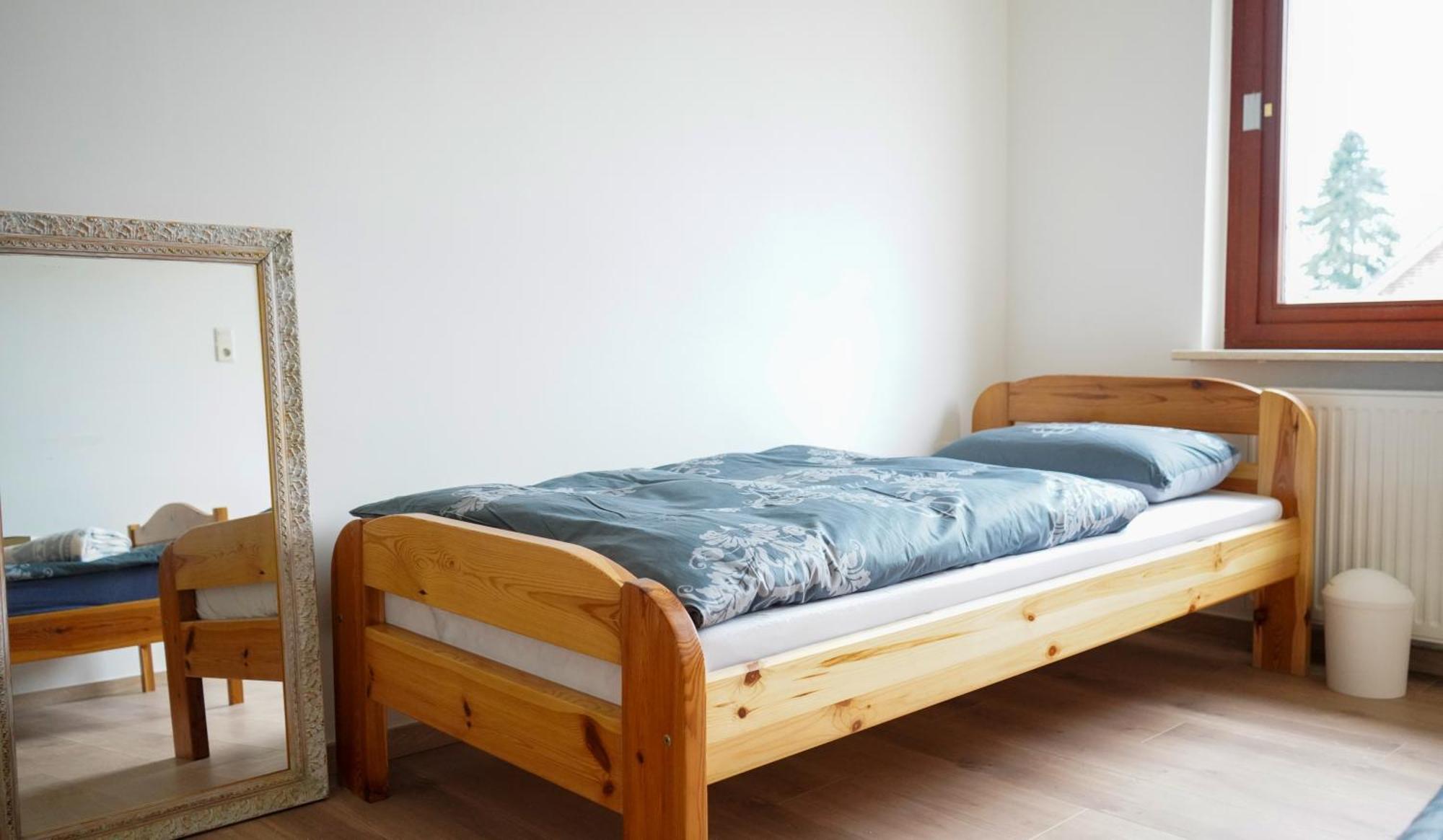 Apartment Ruhige Lage, Nah Am Klinikum & Einkaufsmoeglichkeiten *