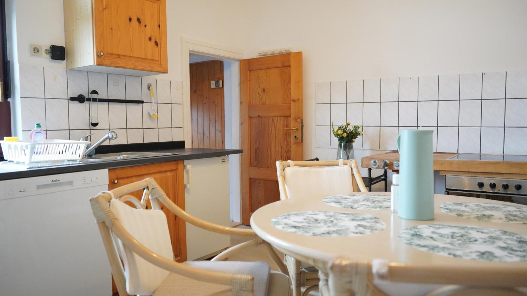 Apartment Ruhige Lage, Nah Am Klinikum & Einkaufsmoeglichkeiten *